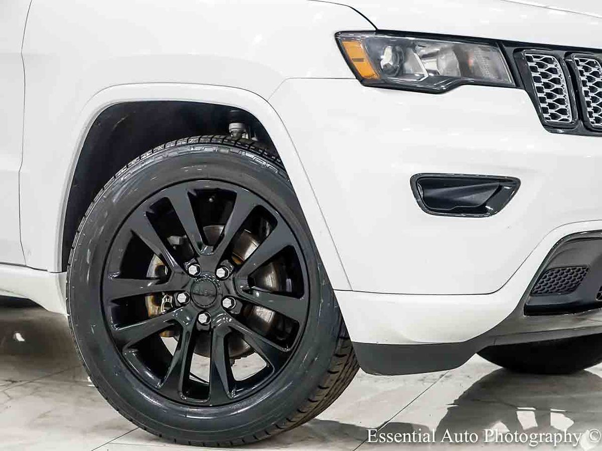 Photo 3 of this Jeep Grand Cherokee