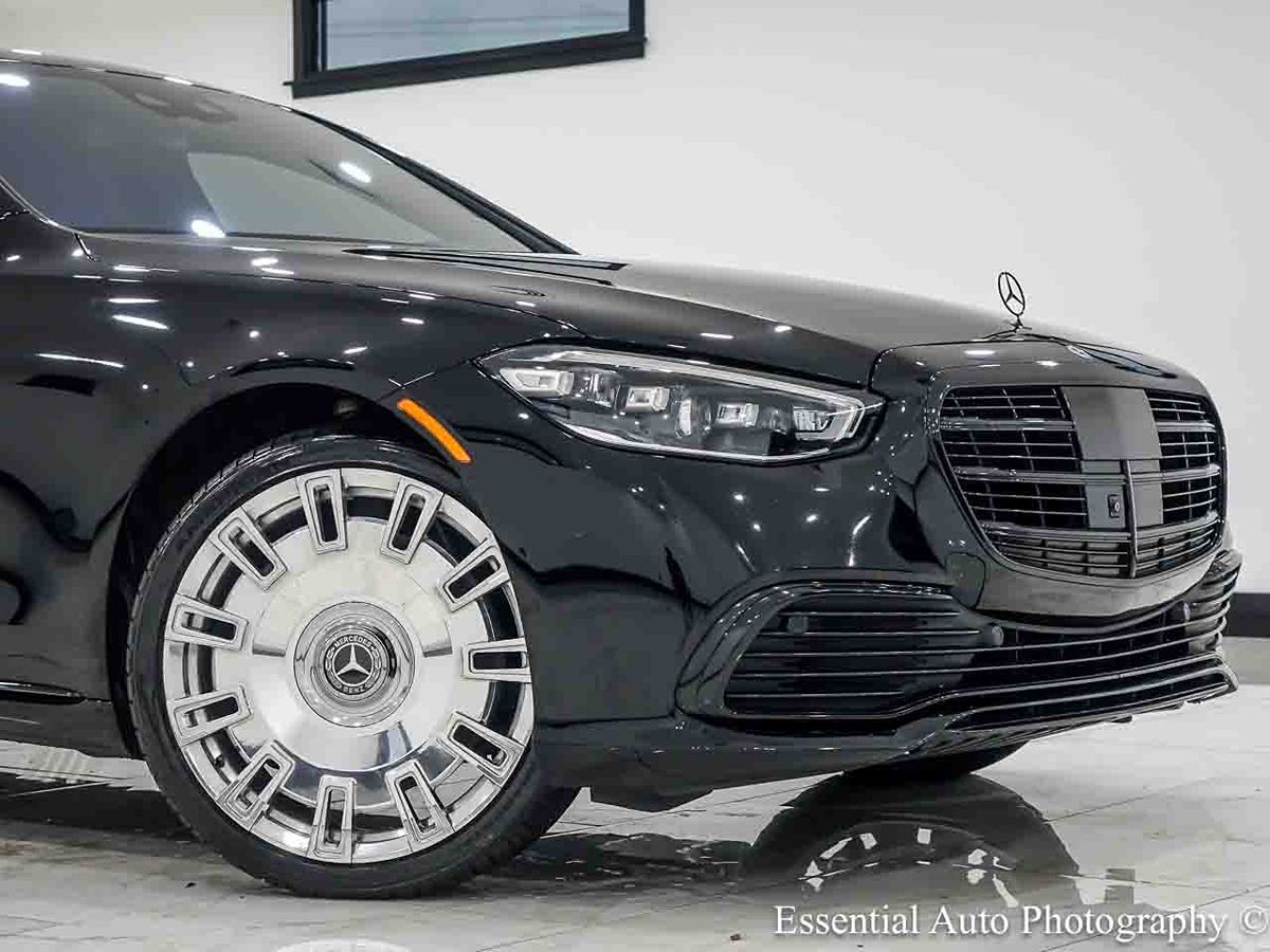 Photo 2 of this Mercedes-Benz S 580