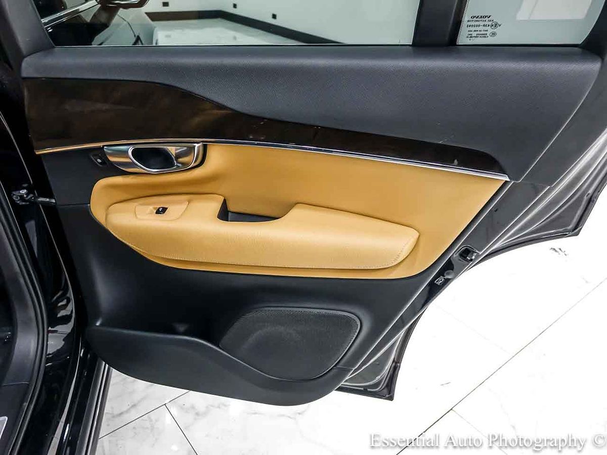 Photo 31 of this Volvo XC90