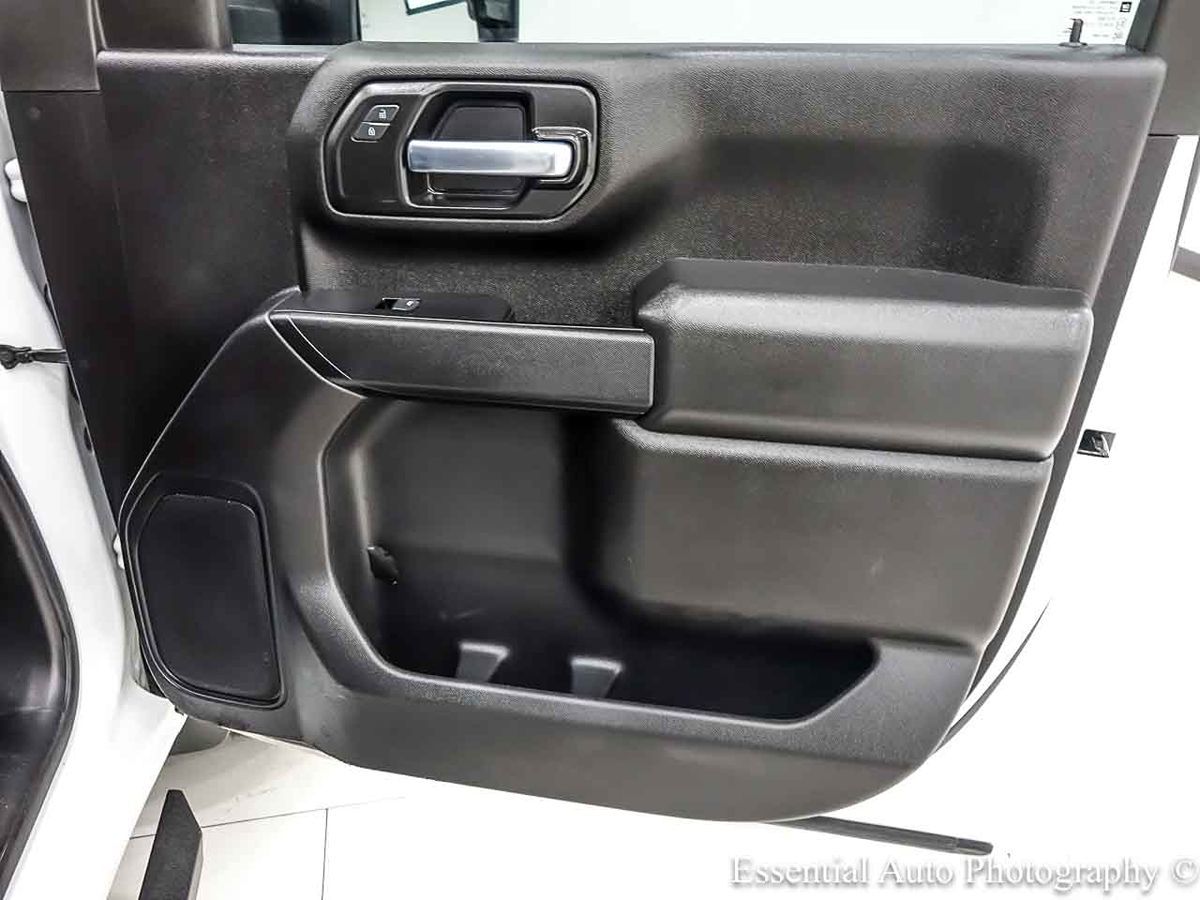 Photo 27 of this Chevrolet Silverado 2500HD