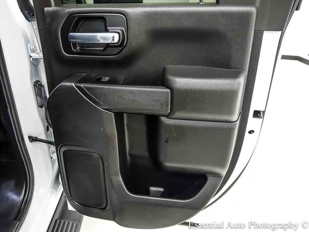 Photo 26 of this Chevrolet Silverado 2500HD