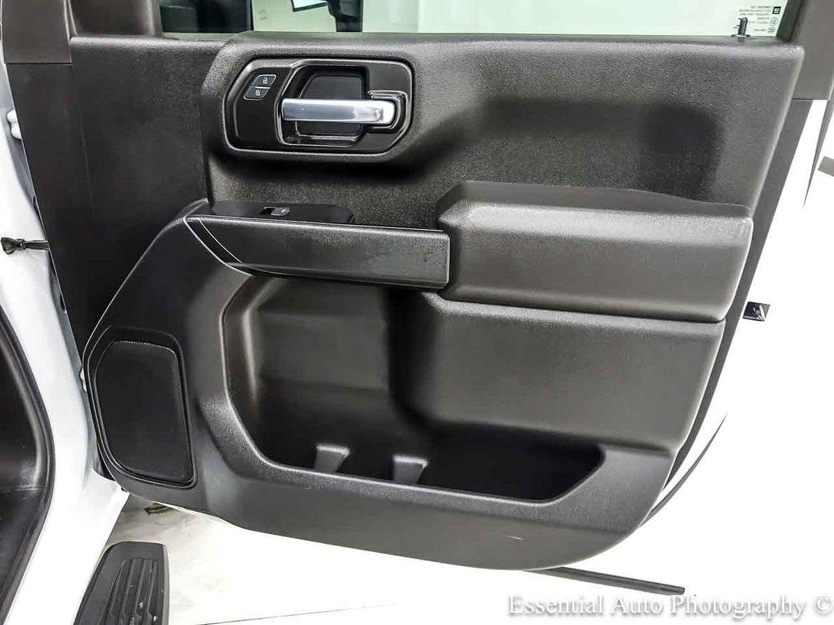 Photo 27 of this Chevrolet Silverado 2500HD