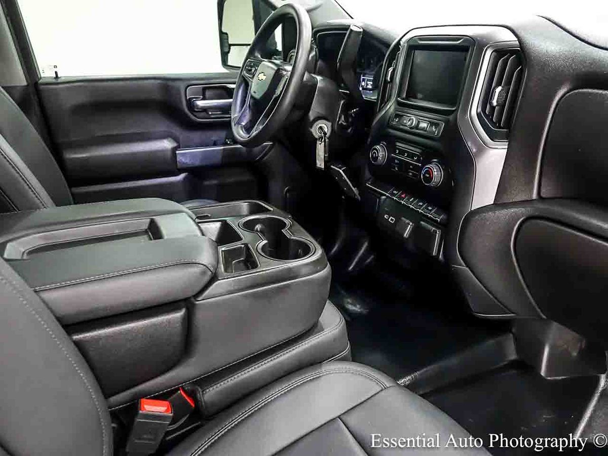 Photo 28 of this Chevrolet Silverado 2500HD
