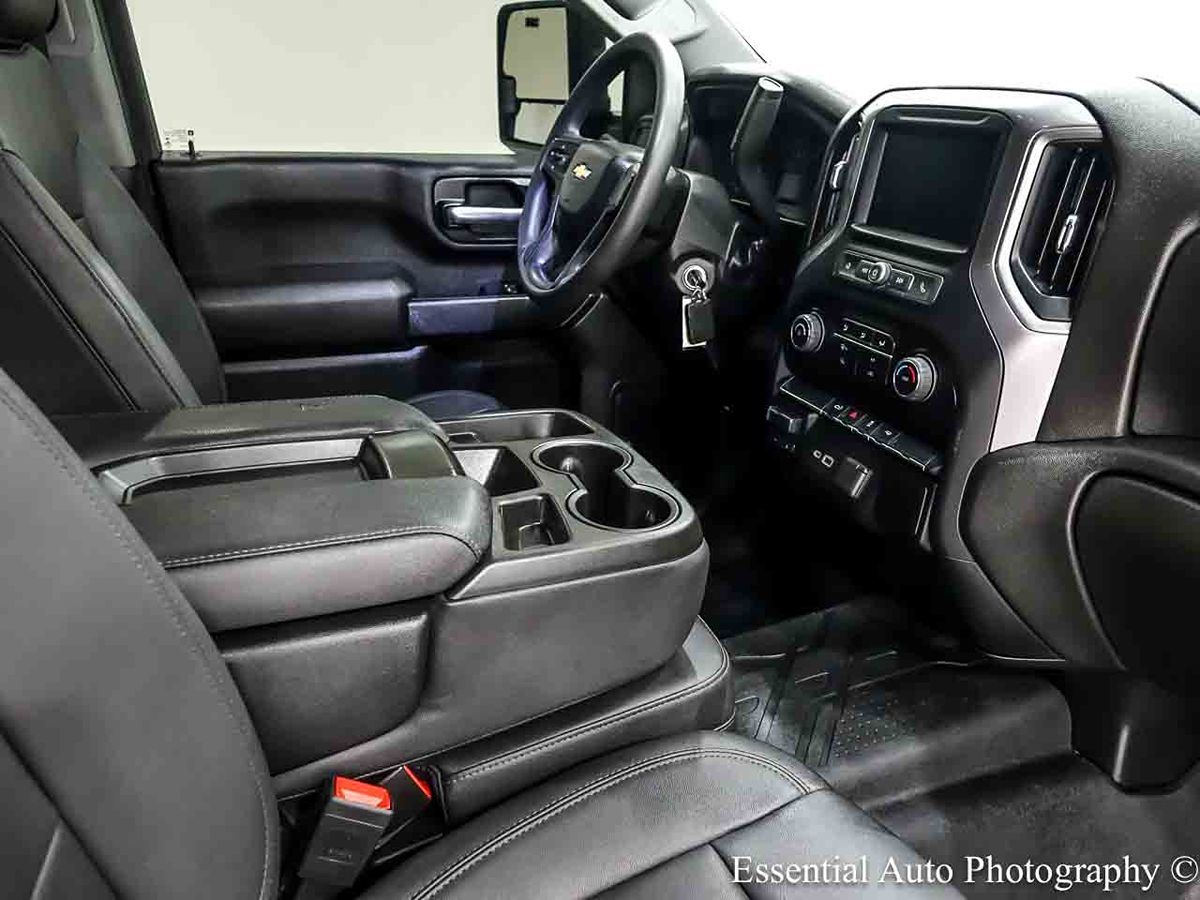 Photo 28 of this Chevrolet Silverado 2500HD