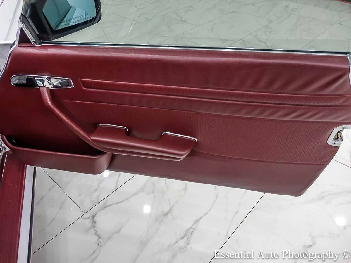 Photo 27 of this Mercedes-Benz 560SL