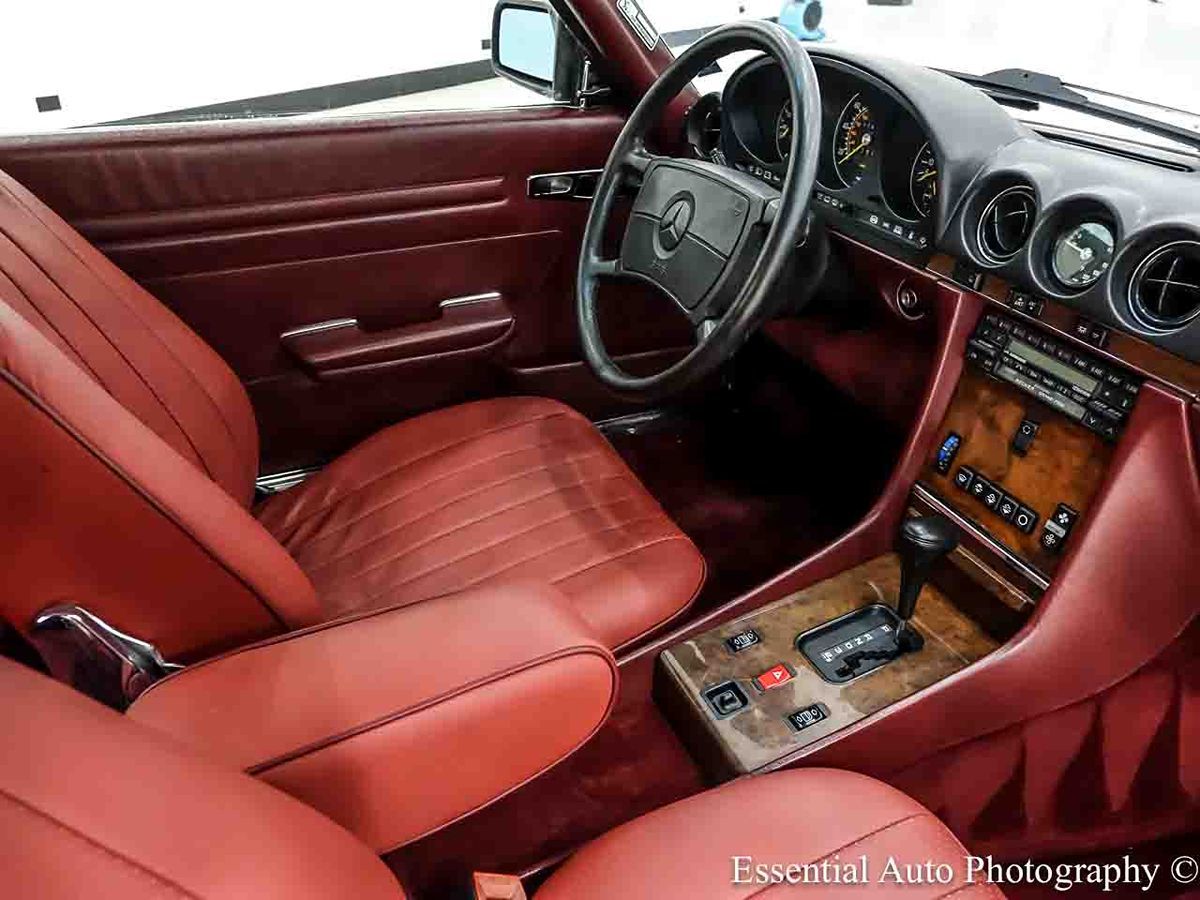 Photo 28 of this Mercedes-Benz 560SL