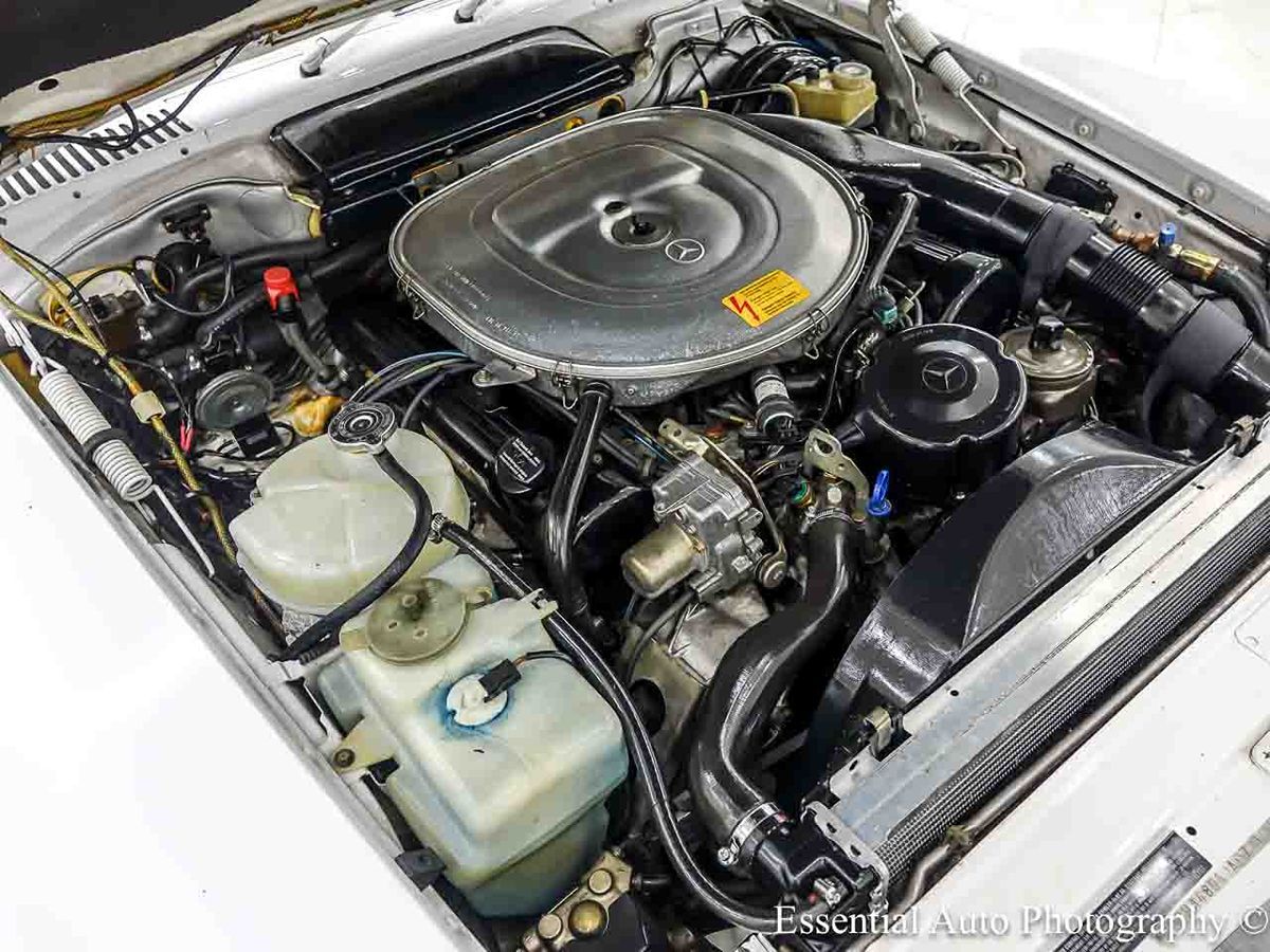 Photo 29 of this Mercedes-Benz 560SL