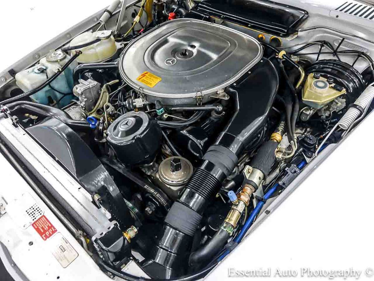 Photo 31 of this Mercedes-Benz 560SL