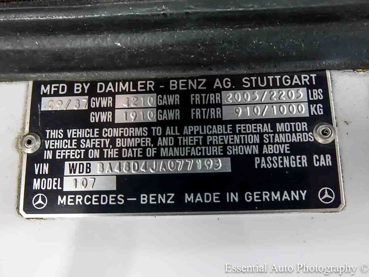 Photo 32 of this Mercedes-Benz 560SL