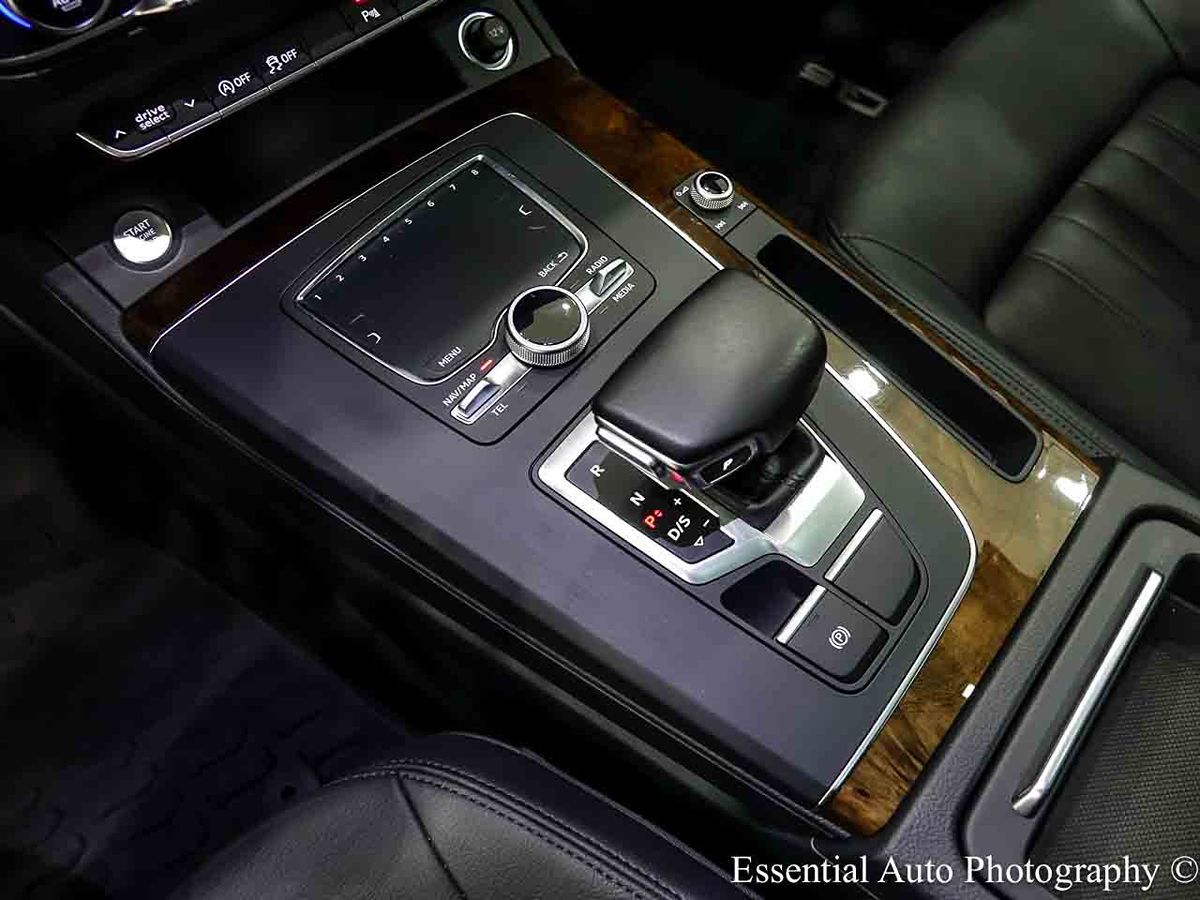 Photo 24 of this Audi Q5