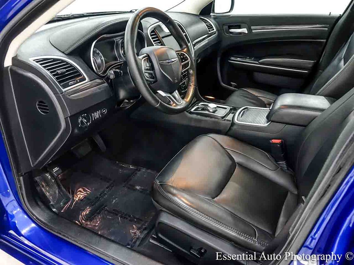 Photo 13 of this Chrysler 300