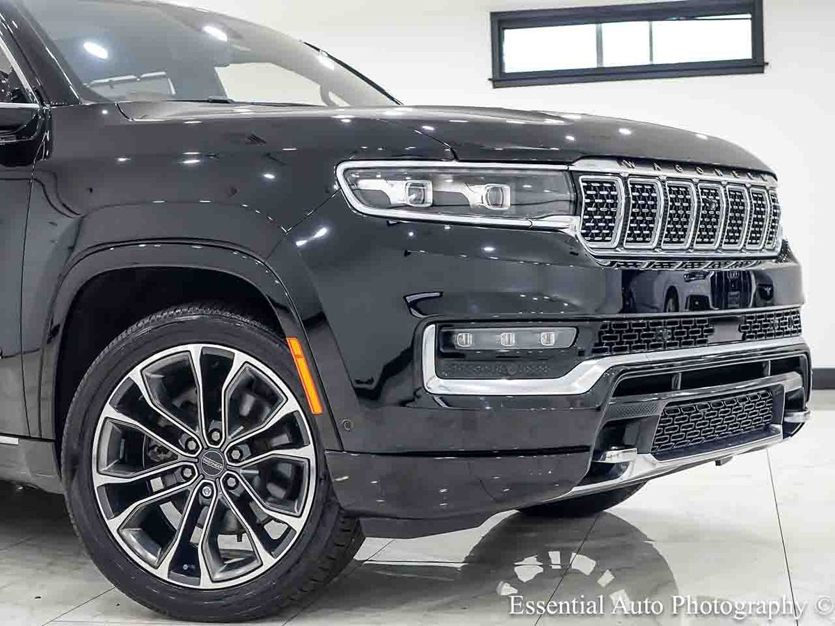 Photo 2 of this Jeep Grand Wagoneer