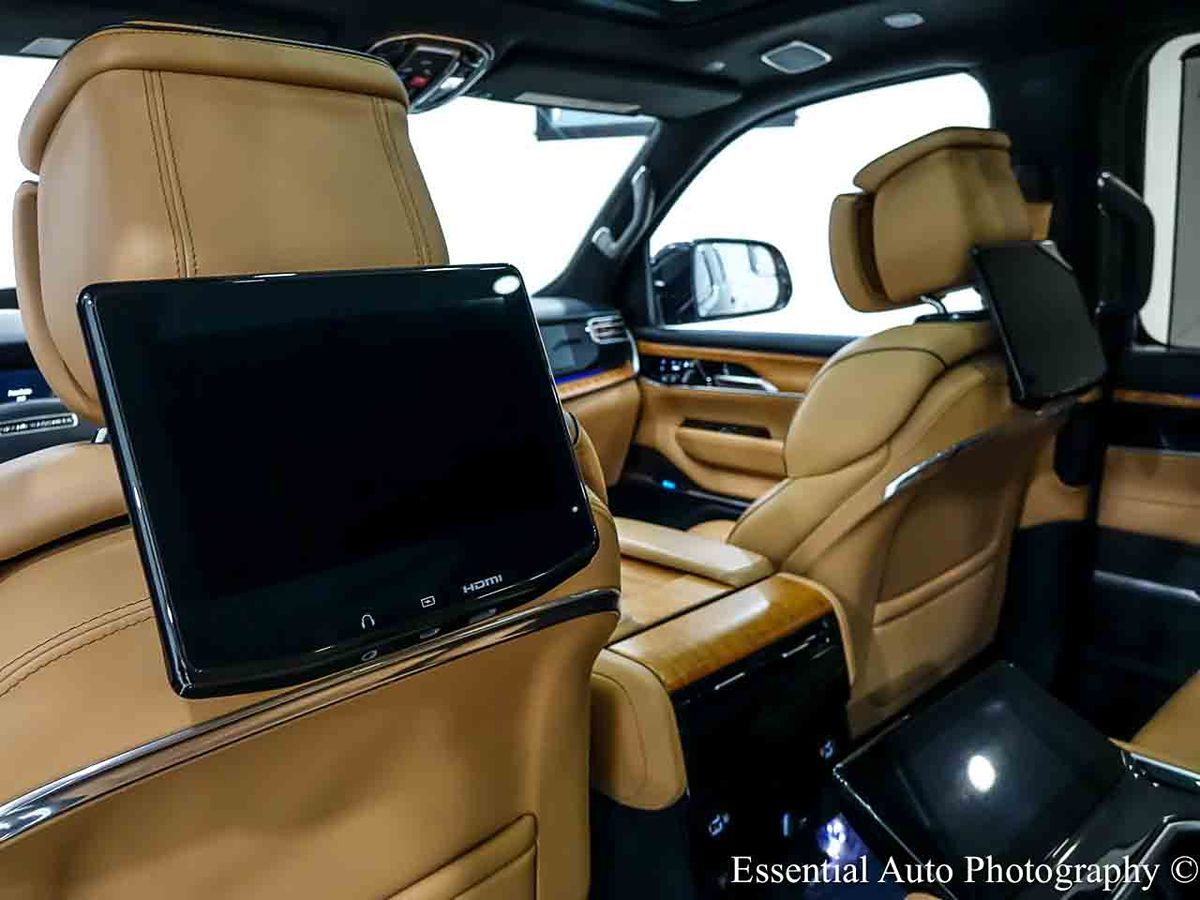 Photo 16 of this Jeep Grand Wagoneer