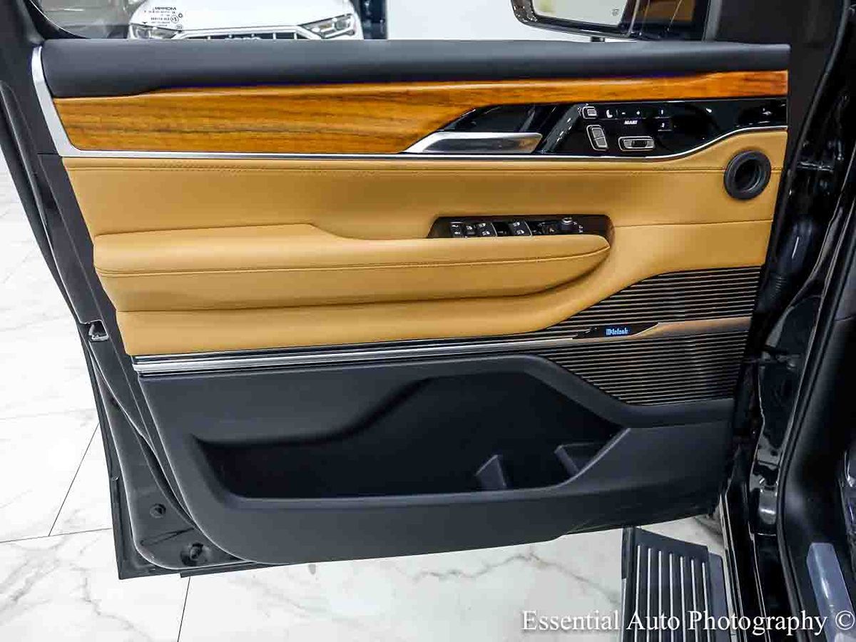 Photo 31 of this Jeep Grand Wagoneer