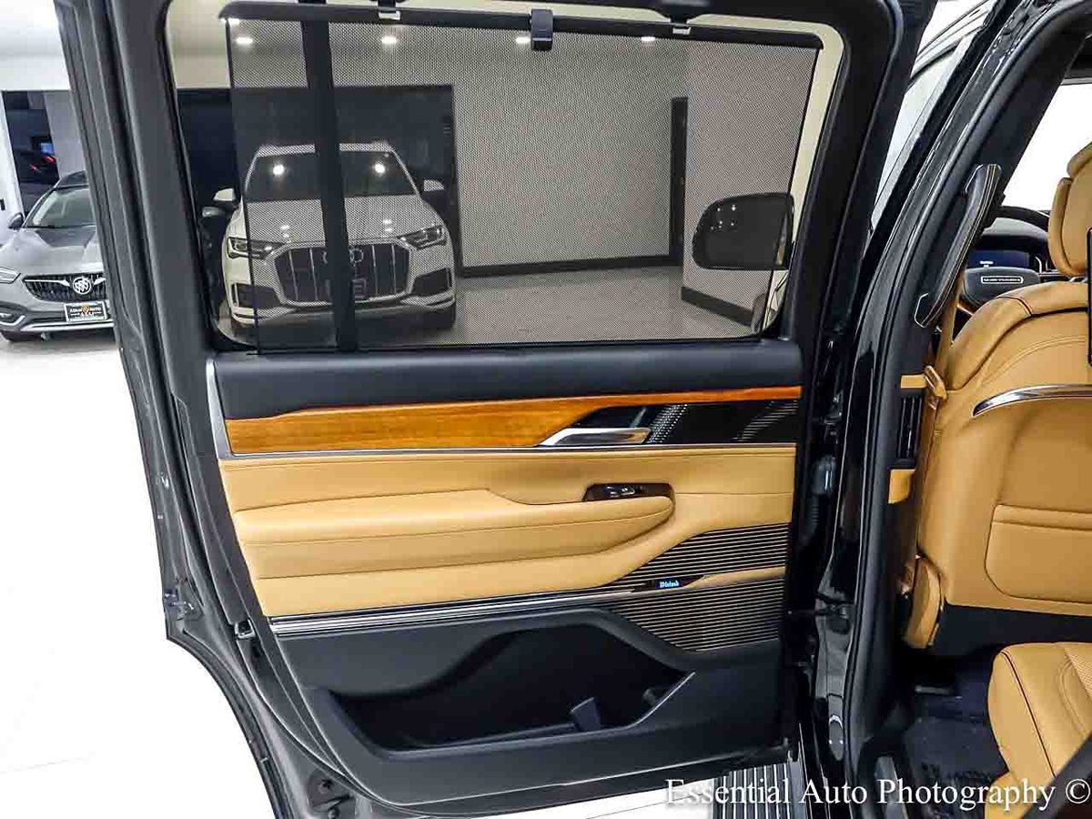 Photo 33 of this Jeep Grand Wagoneer