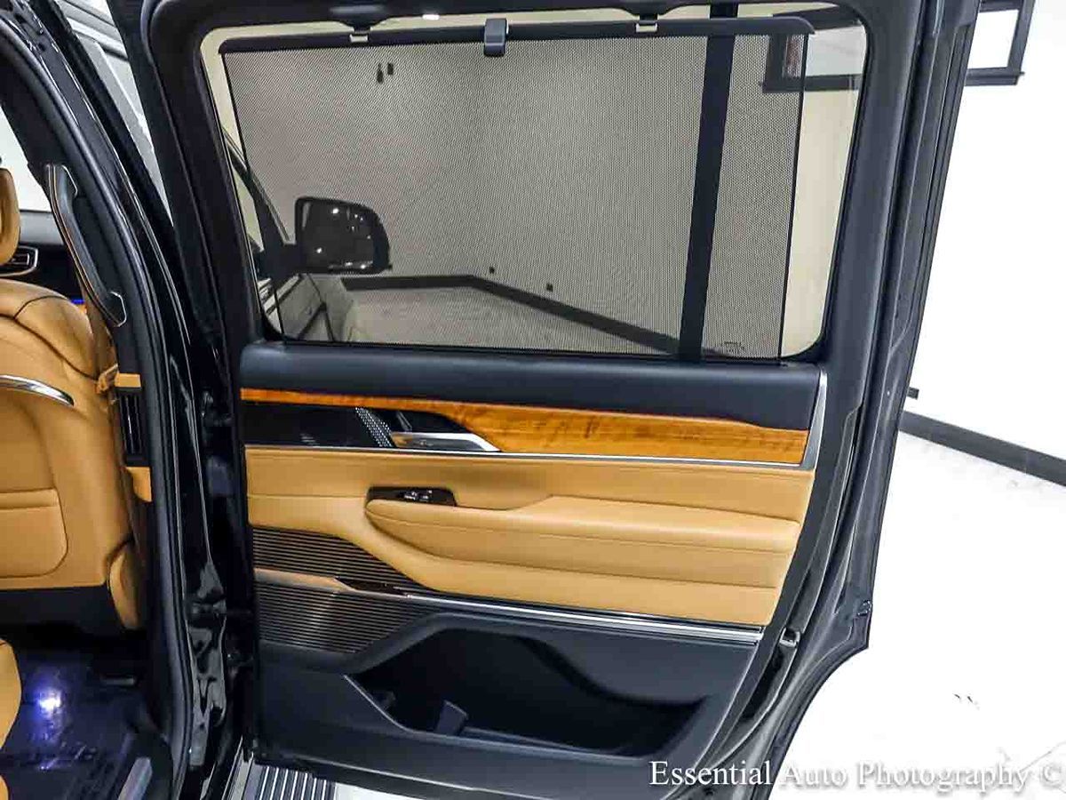 Photo 37 of this Jeep Grand Wagoneer