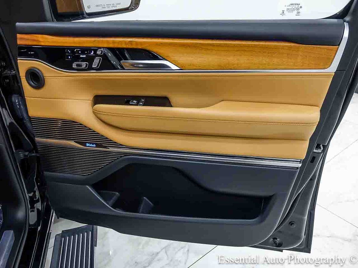 Photo 38 of this Jeep Grand Wagoneer