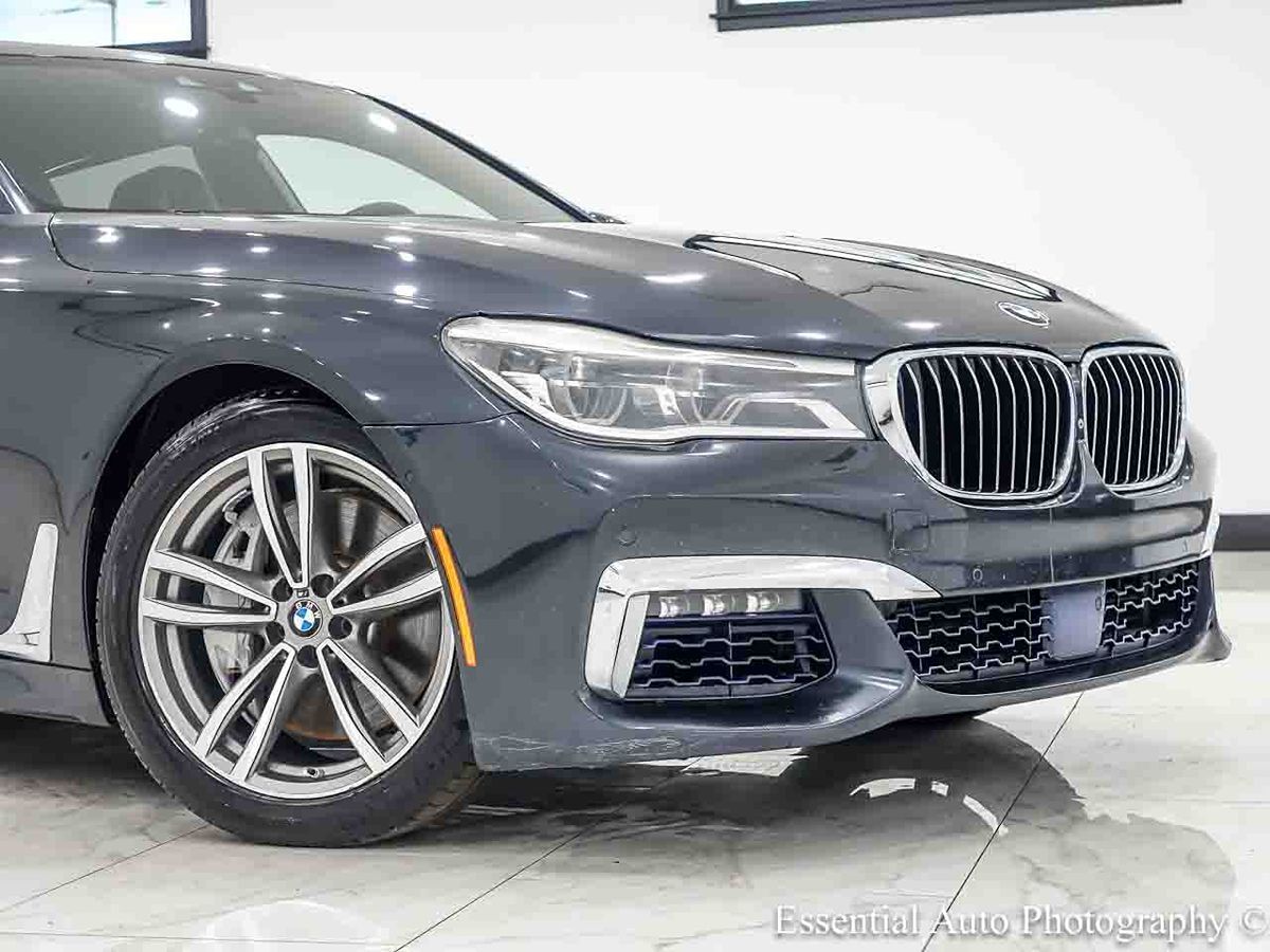 Photo 2 of this BMW 7 Series