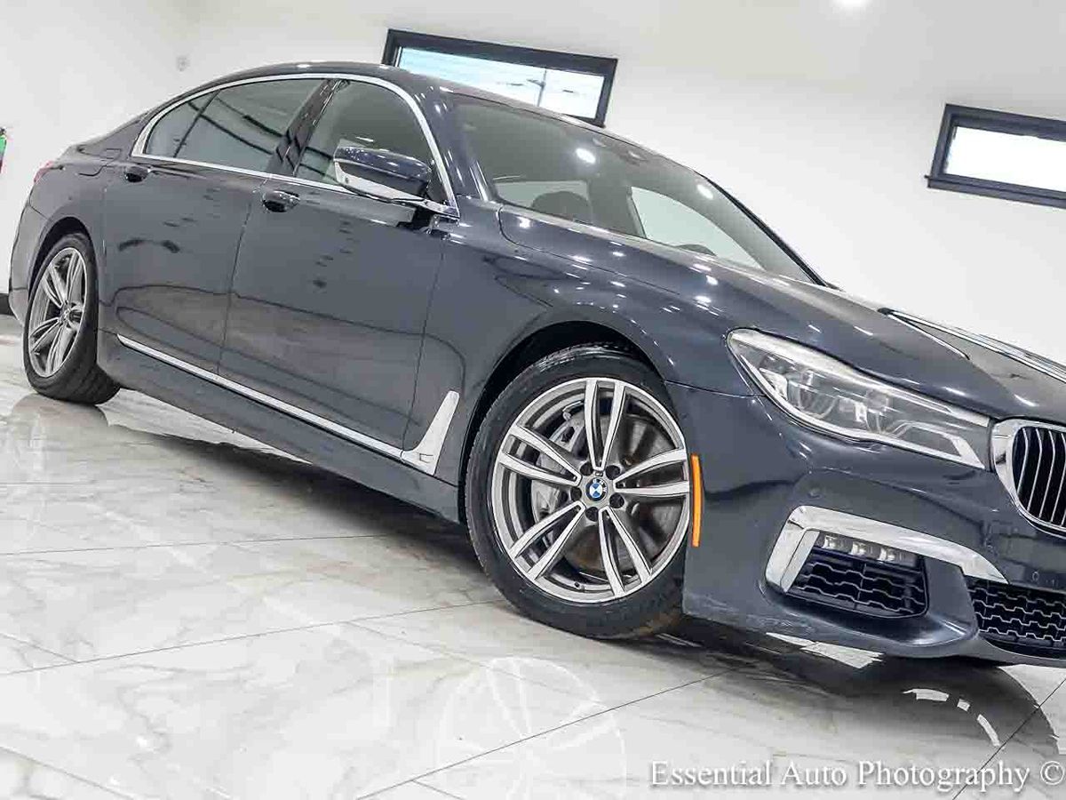 Photo 4 of this BMW 7 Series