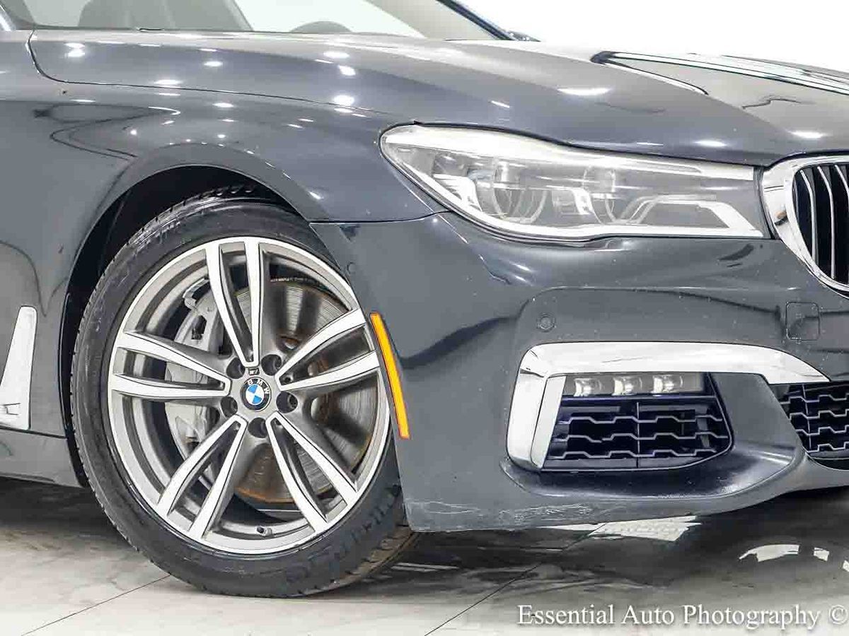 Photo 3 of this BMW 7 Series