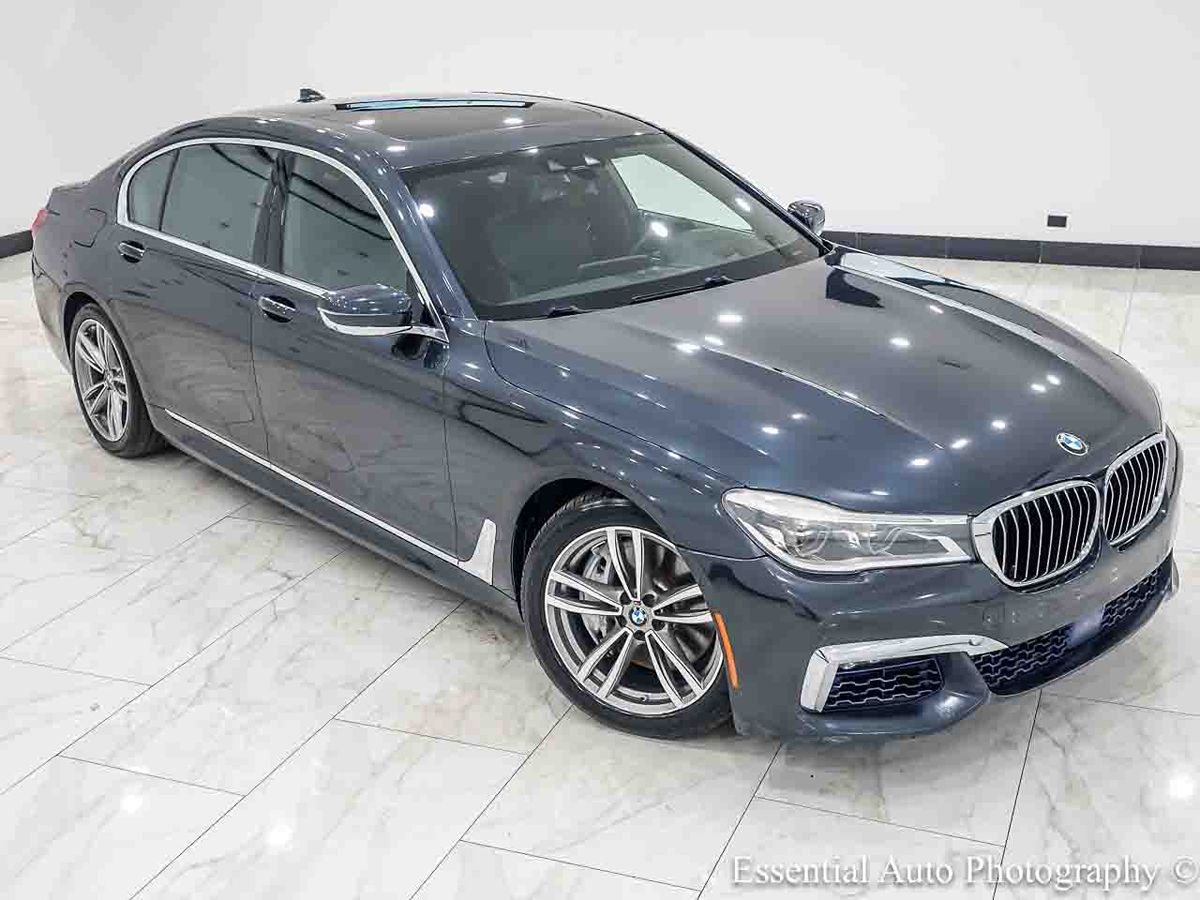 Photo 5 of this BMW 7 Series