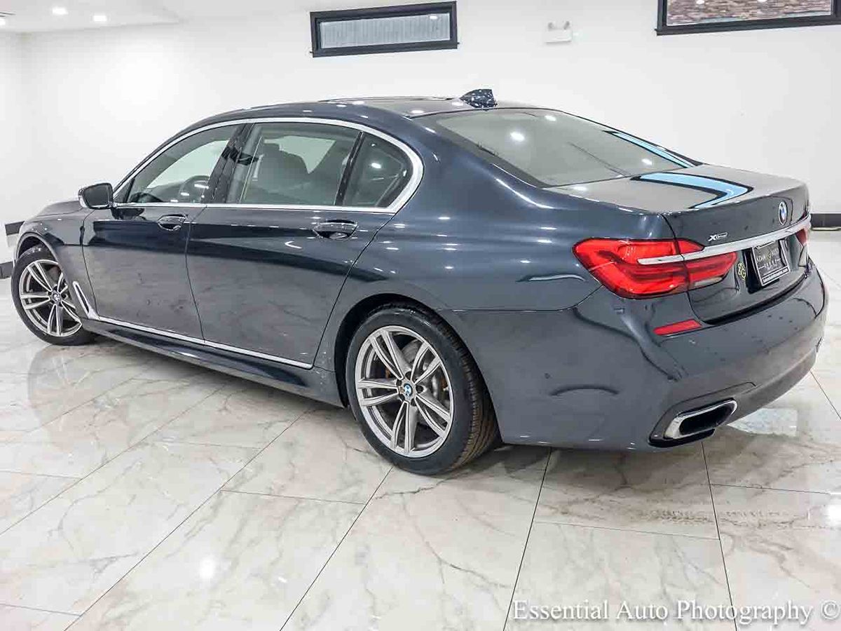 Photo 8 of this BMW 7 Series