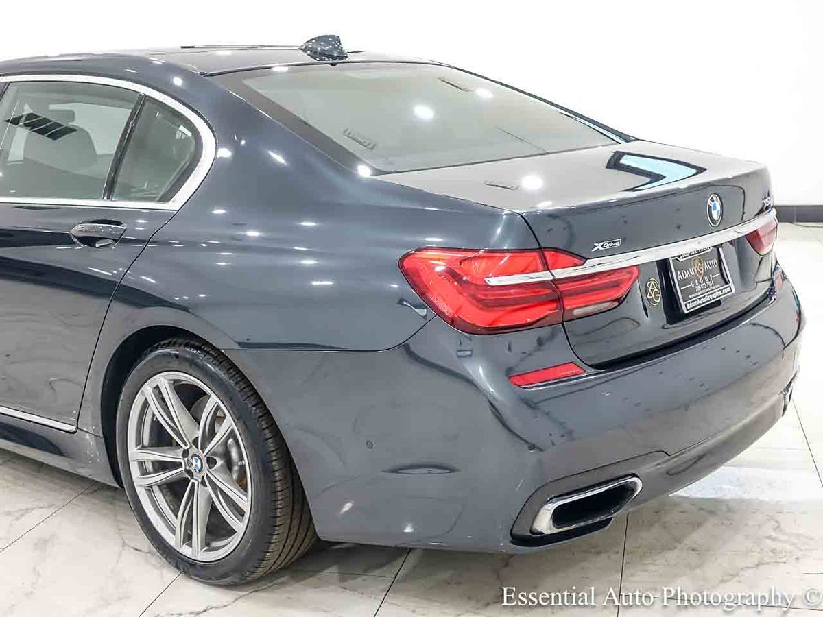 Photo 9 of this BMW 7 Series