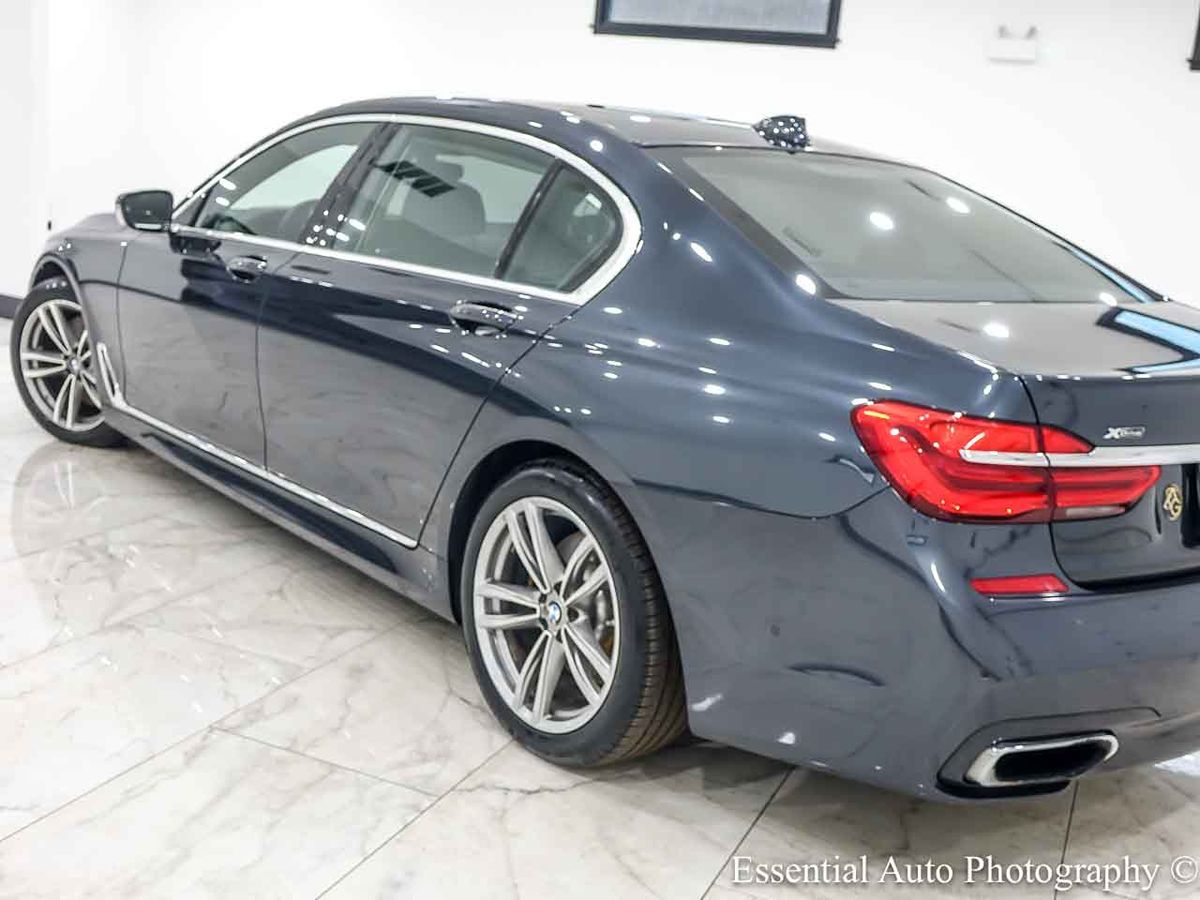 Photo 10 of this BMW 7 Series