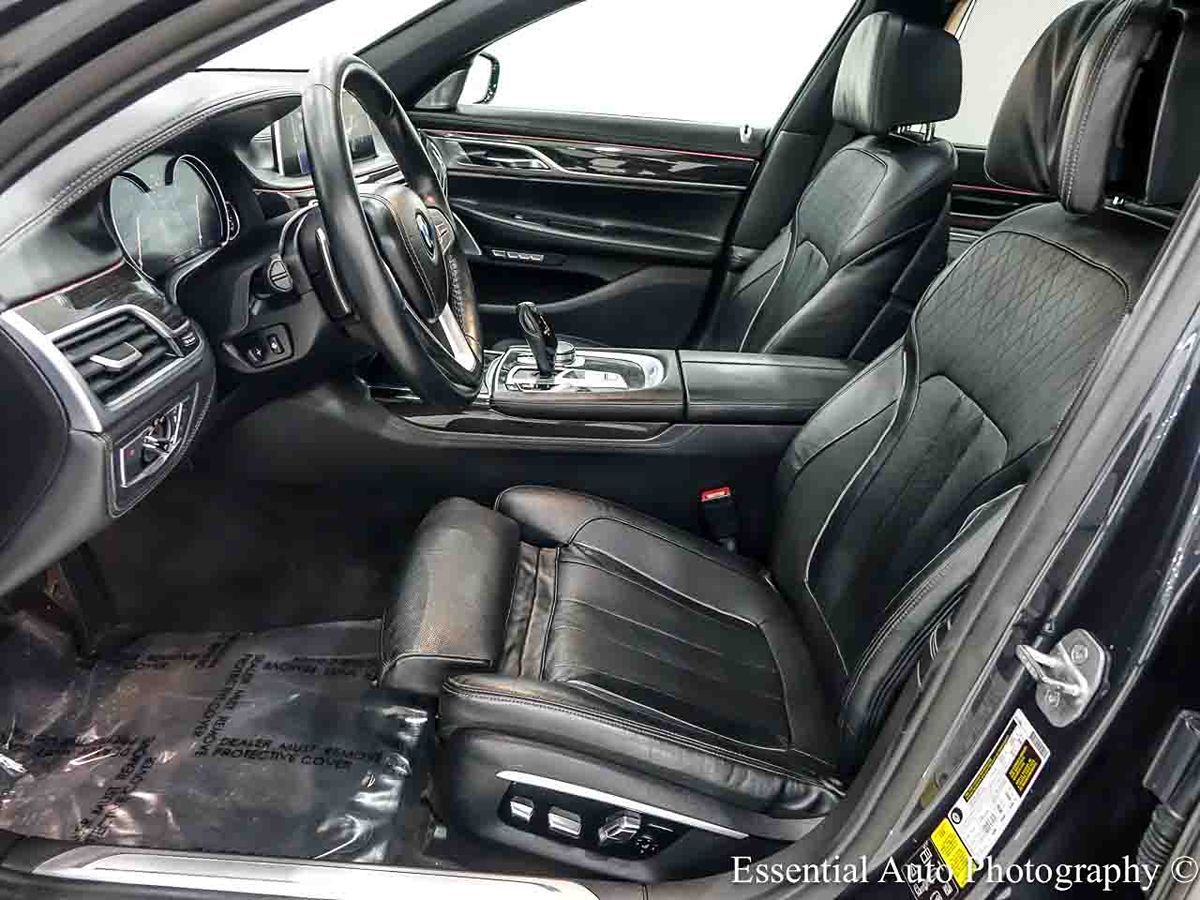 Photo 11 of this BMW 7 Series