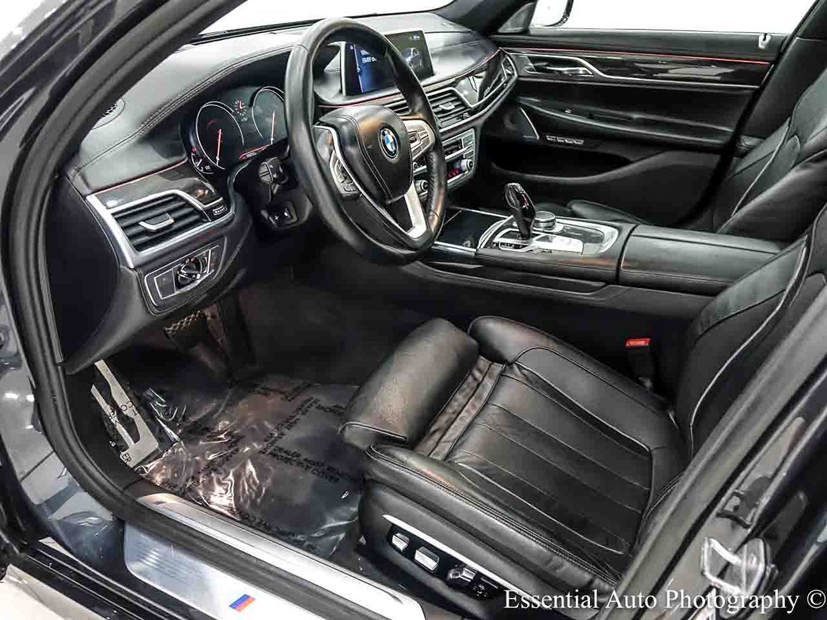Photo 13 of this BMW 7 Series