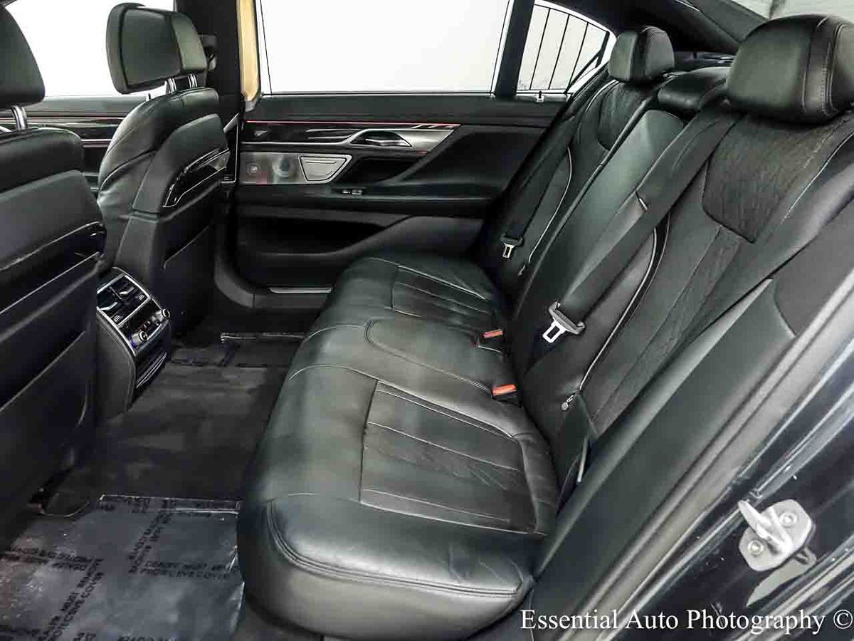 Photo 14 of this BMW 7 Series