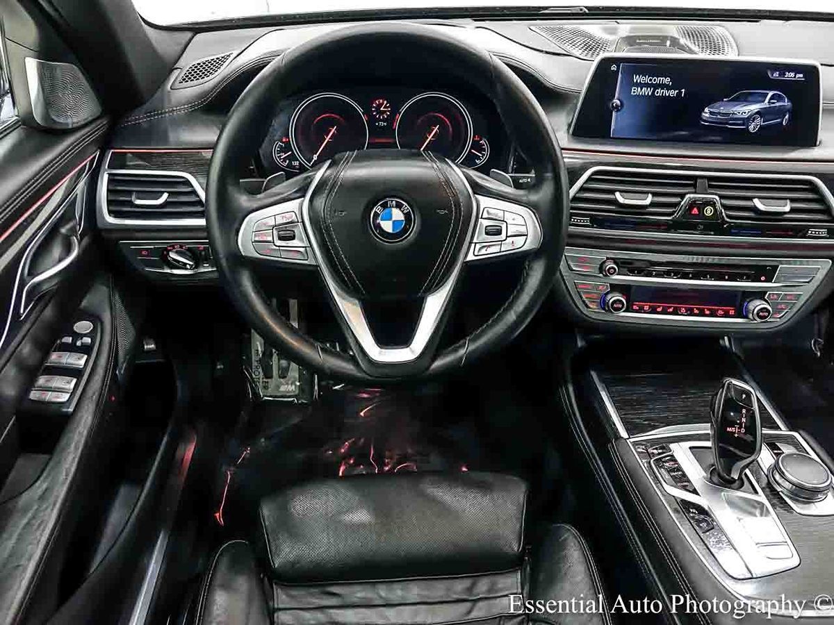Photo 16 of this BMW 7 Series
