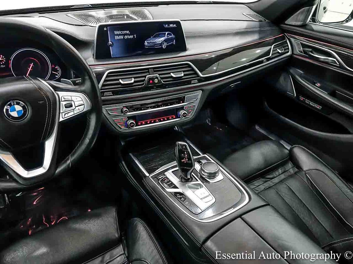 Photo 17 of this BMW 7 Series