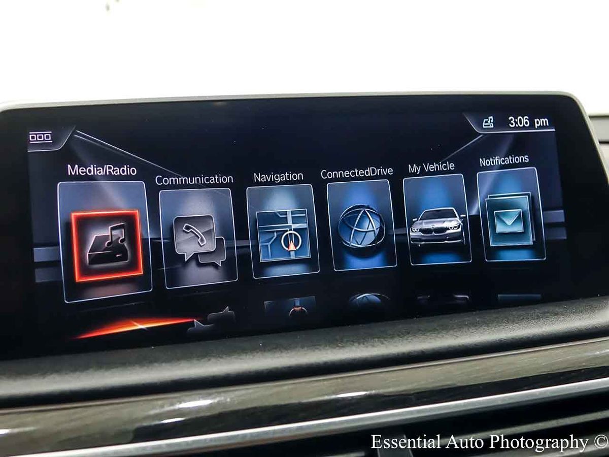 Photo 21 of this BMW 7 Series
