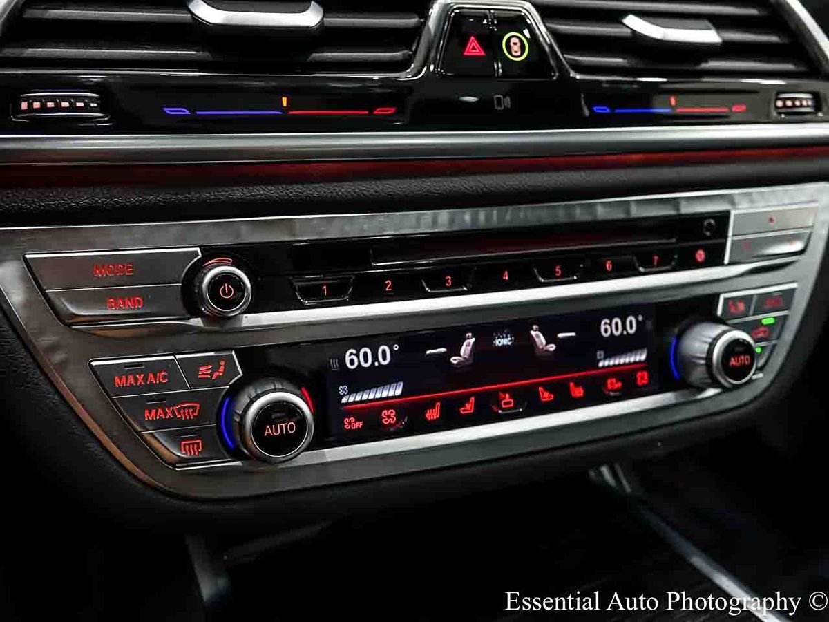 Photo 25 of this BMW 7 Series