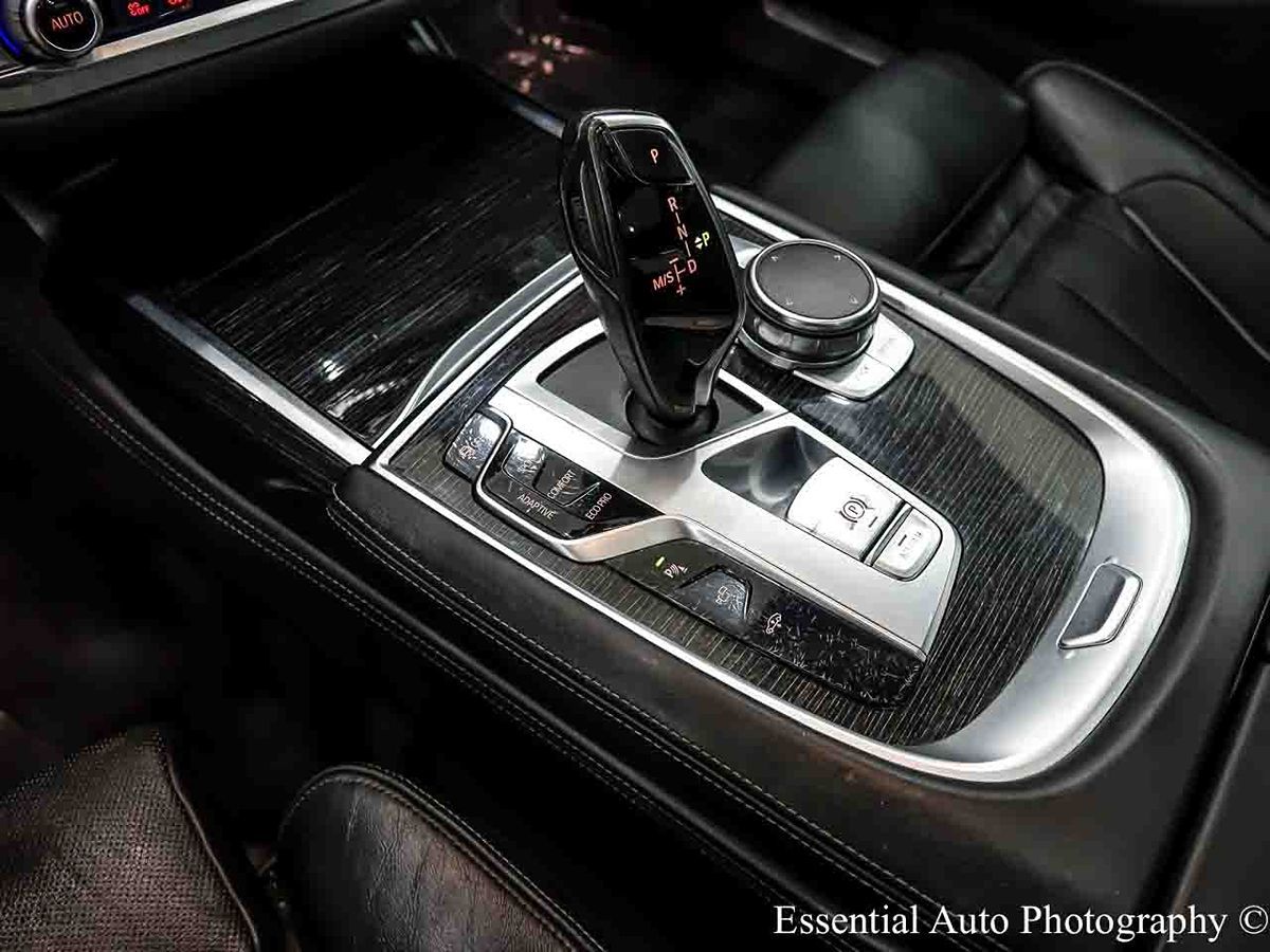 Photo 26 of this BMW 7 Series