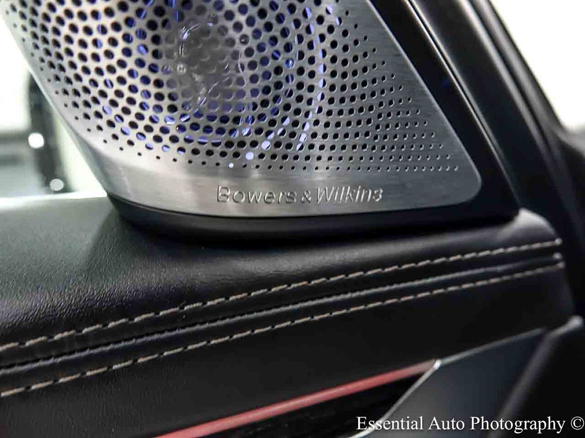 Photo 28 of this BMW 7 Series