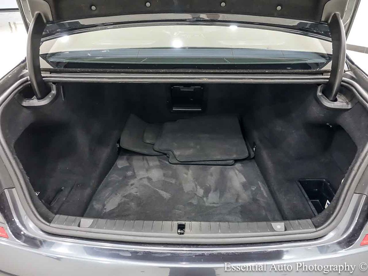 Photo 30 of this BMW 7 Series