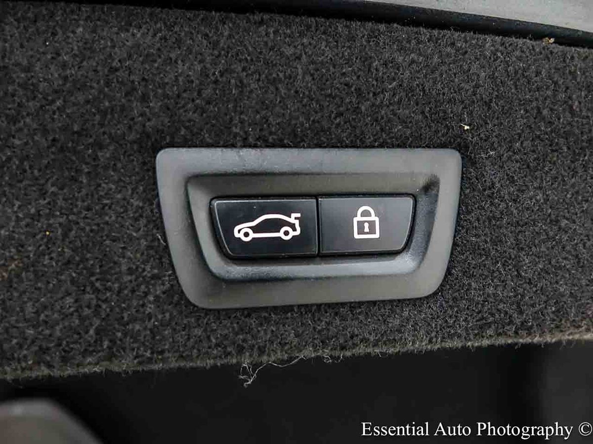 Photo 31 of this BMW 7 Series