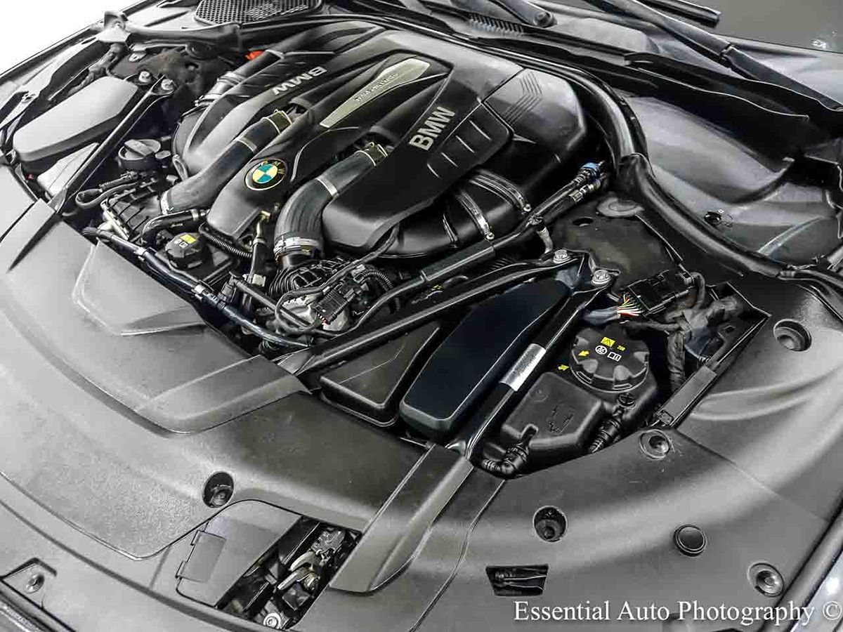 Photo 37 of this BMW 7 Series