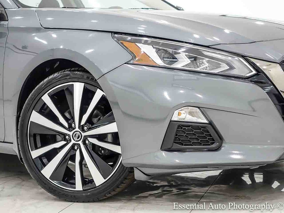 Photo 3 of this Nissan Altima