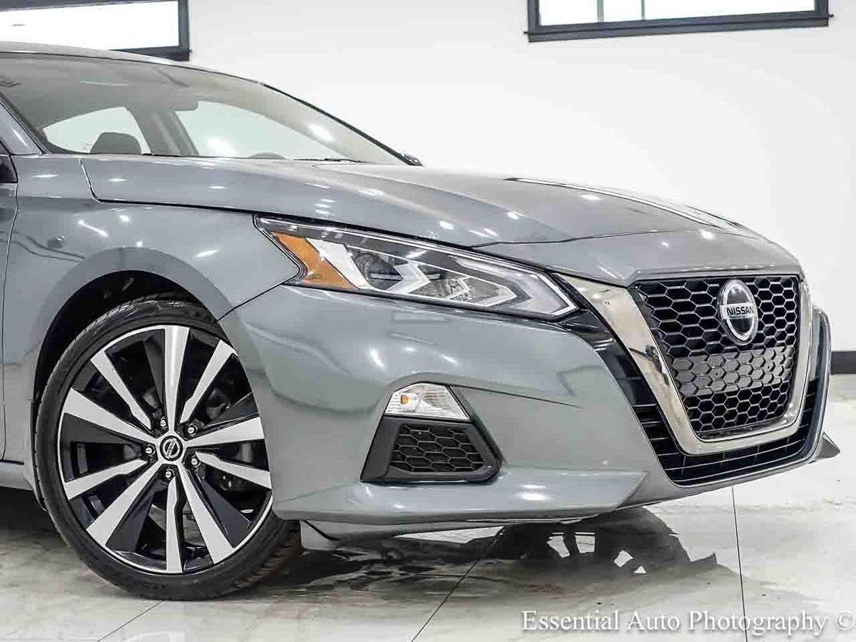 Photo 2 of this Nissan Altima