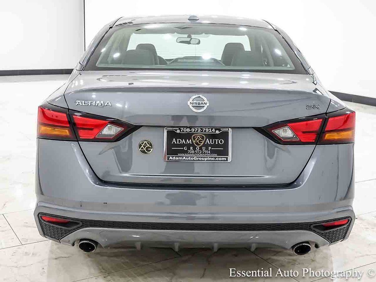 Photo 7 of this Nissan Altima