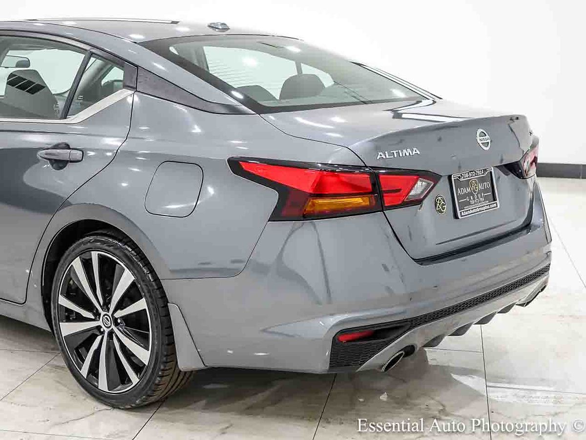 Photo 9 of this Nissan Altima
