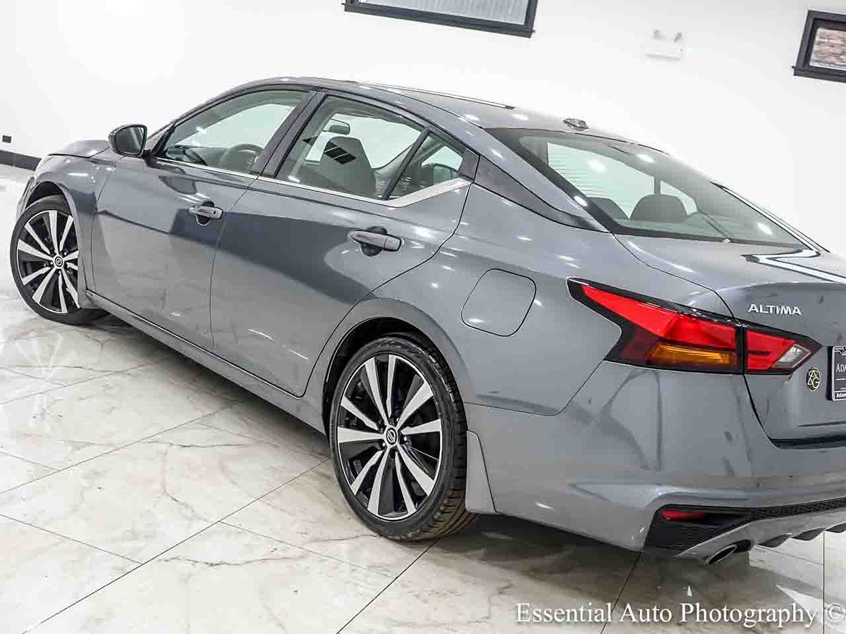 Photo 10 of this Nissan Altima