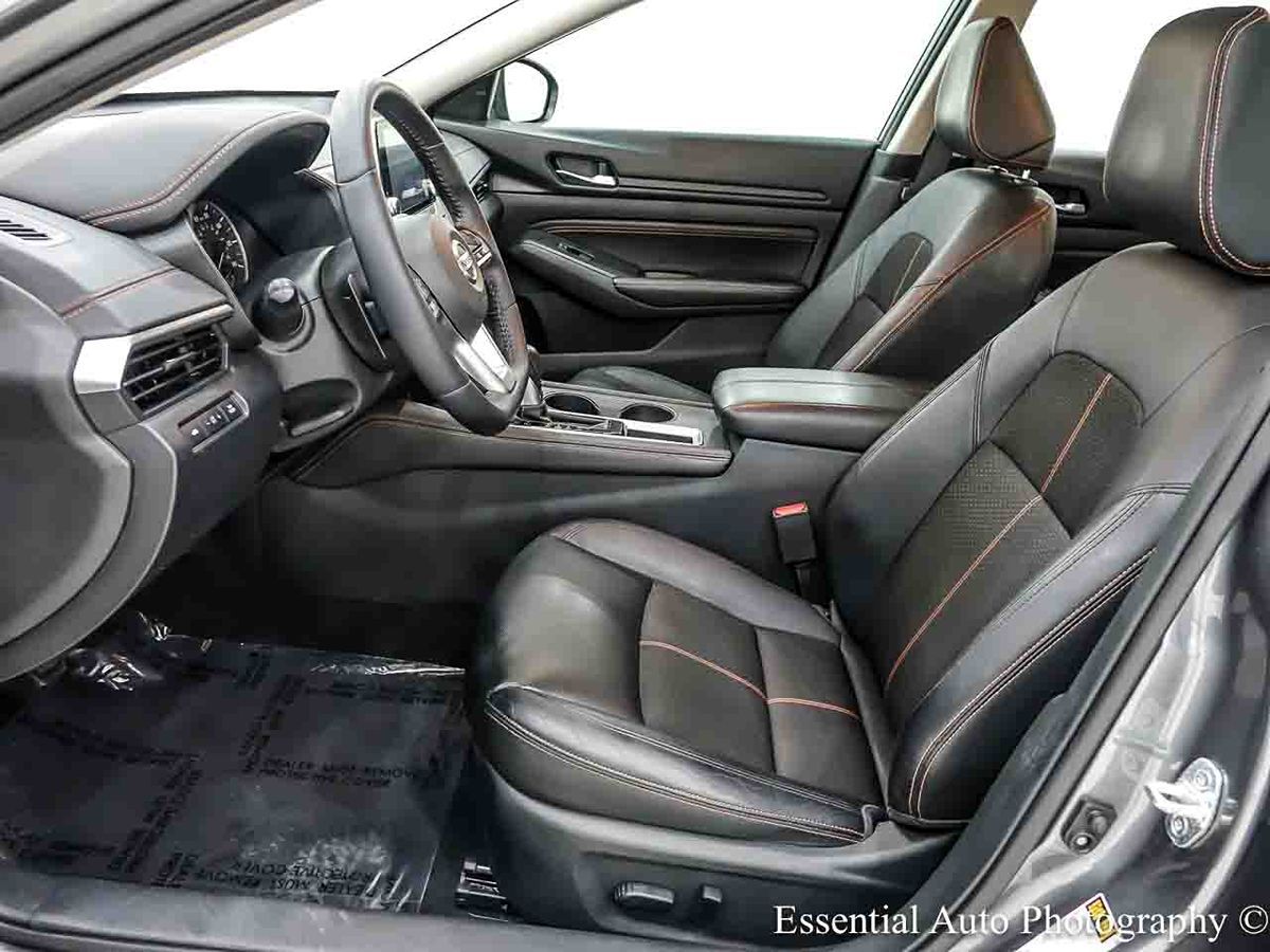 Photo 11 of this Nissan Altima