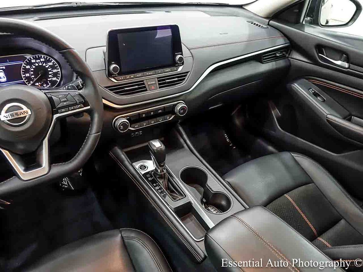 Photo 16 of this Nissan Altima