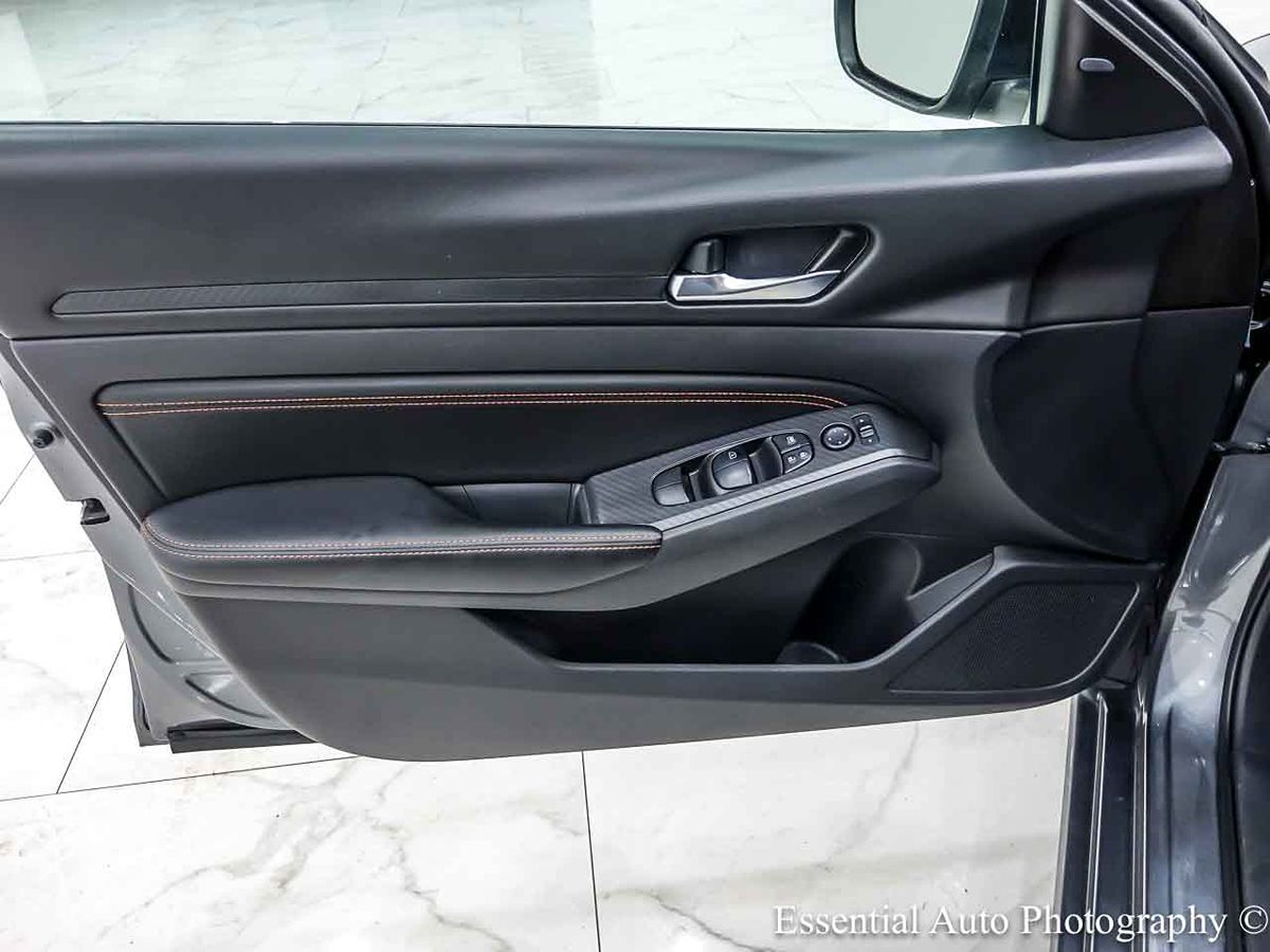 Photo 23 of this Nissan Altima