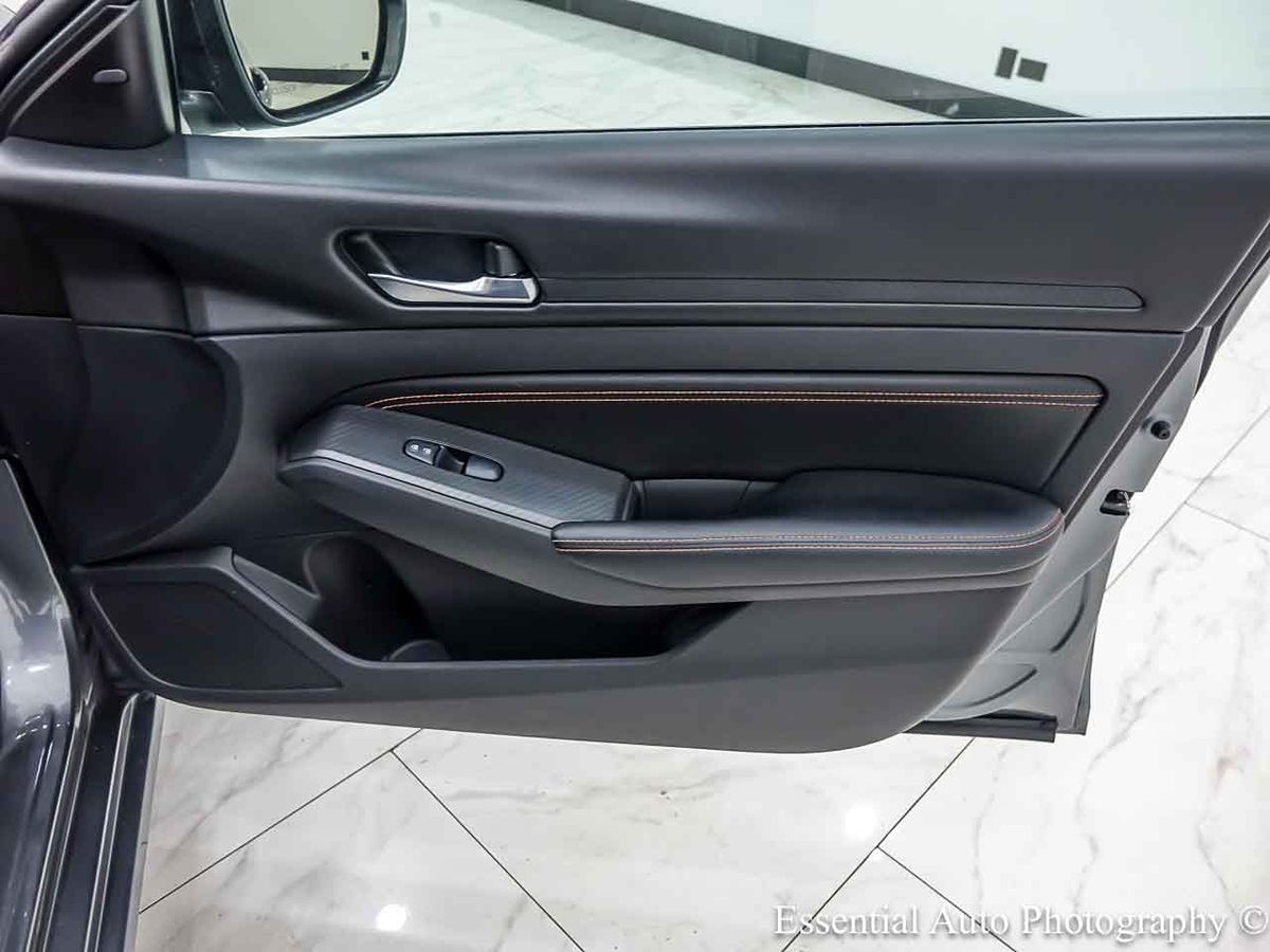 Photo 27 of this Nissan Altima