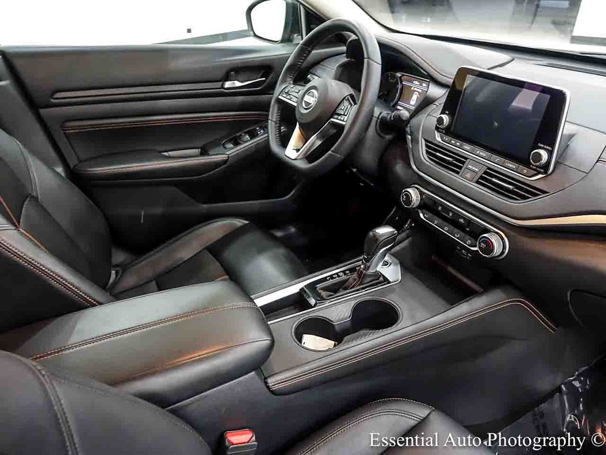 Photo 28 of this Nissan Altima